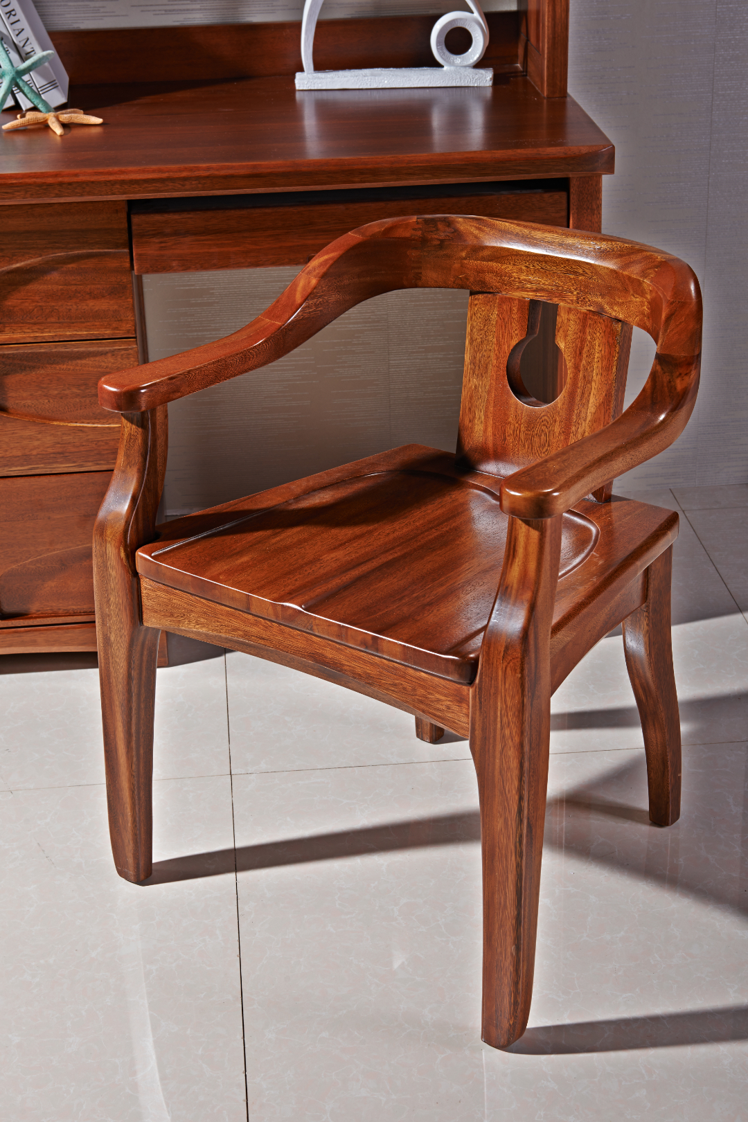 摄图网_501171802_室内木质椅子家居(非企业商用).jpg 摄图网_501171802_室内木质椅子家居(非企业商用).jpg